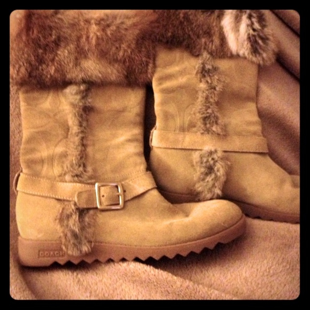 Size 7.5 signature authentic coach boots
